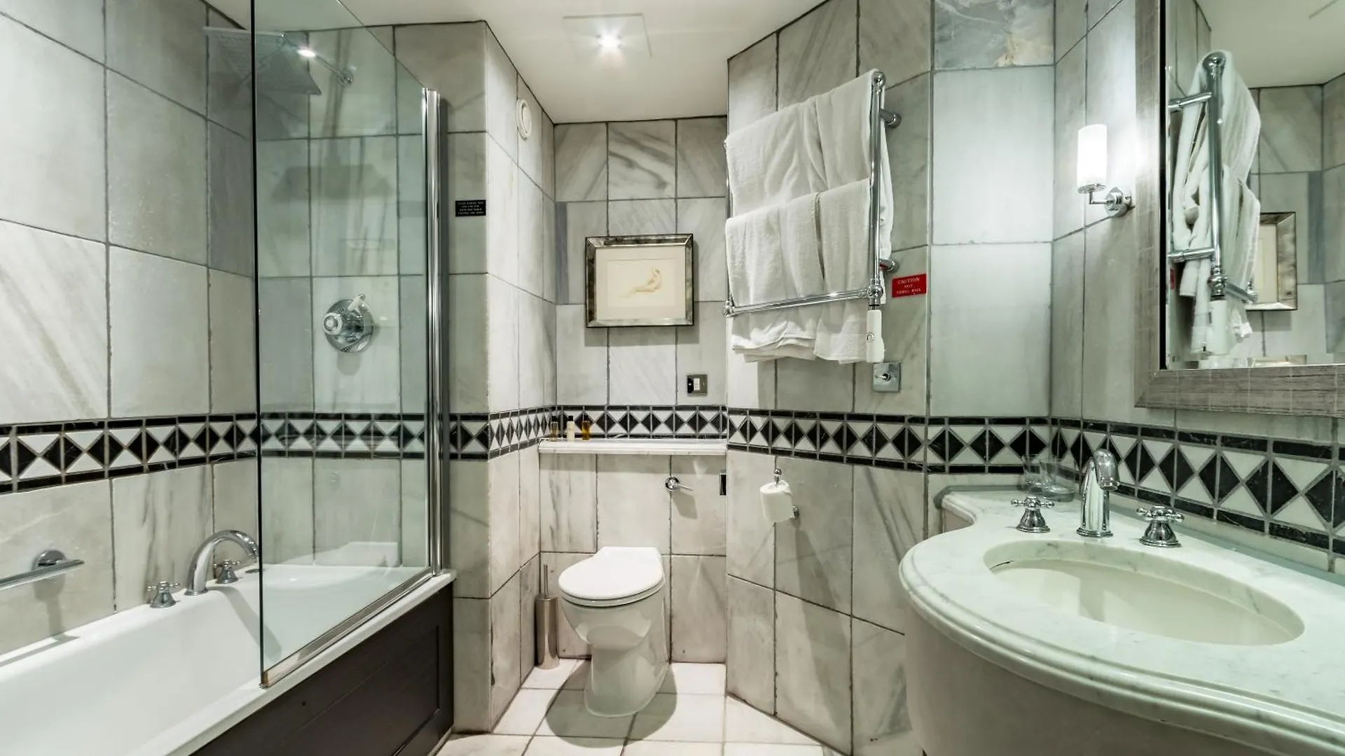 ****  Wood Hall Hotel & Spa 웨더비 영국